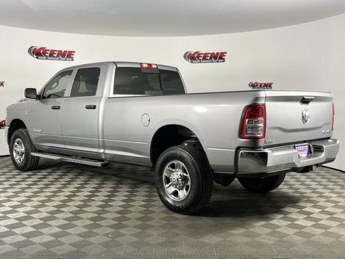 2022 RAM 2500 Tradesman Crew Cab 4x4 8' Box