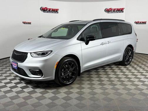 Silver Mist Clearcoat 2026 Chrysler Pacifica Limited