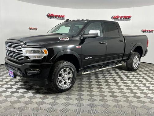 Diamond Black Crystal Pearlcoat 2022 RAM 2500 Laramie Crew Cab 4x4 6'4' Box