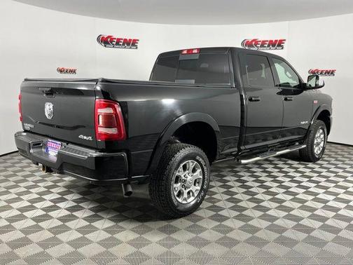 Diamond Black Crystal Pearlcoat 2022 RAM 2500 Laramie Crew Cab 4x4 6'4' Box