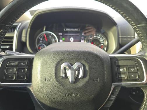 2019 RAM 2500 Laramie Crew Cab 4x4 6'4' Box