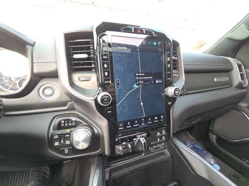 Diamond Black Crystal Pearlcoat 2024 RAM 1500 Laramie