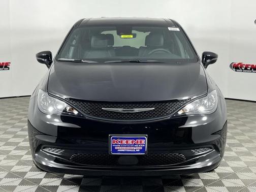 2026 Chrysler Voyager LX