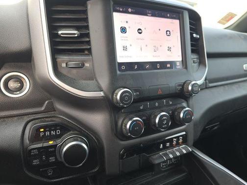 Diamond Black Crystal Pearlcoat 2023 RAM 1500 Big Horn/Lone Star