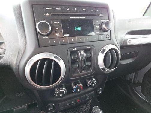 Billet Silver Metallic Clearcoat 2015 Jeep Wrangler Unlimited Sahara