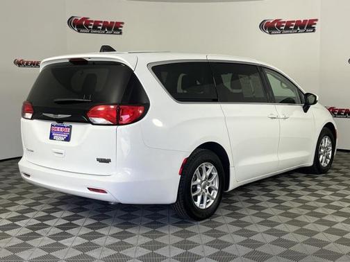2023 Chrysler Voyager LX