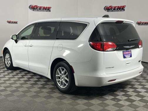 2023 Chrysler Voyager LX