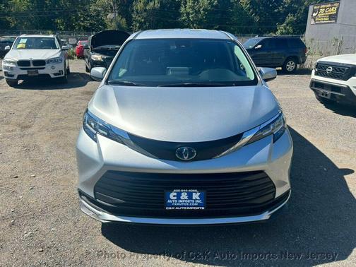 2023 Toyota Sienna LE