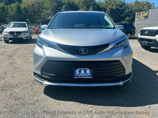 2023 Toyota Sienna LE