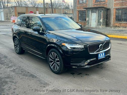 2022 Volvo XC90 T5 Momentum