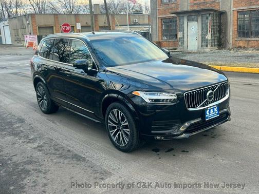 2022 Volvo XC90 T5 Momentum