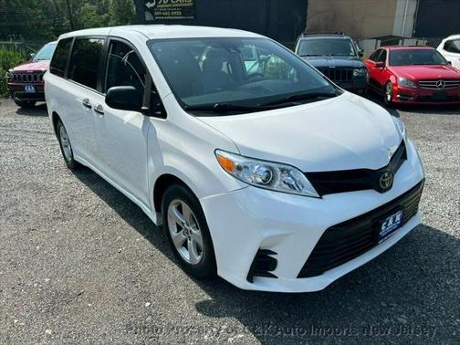 2020 Toyota Sienna SE