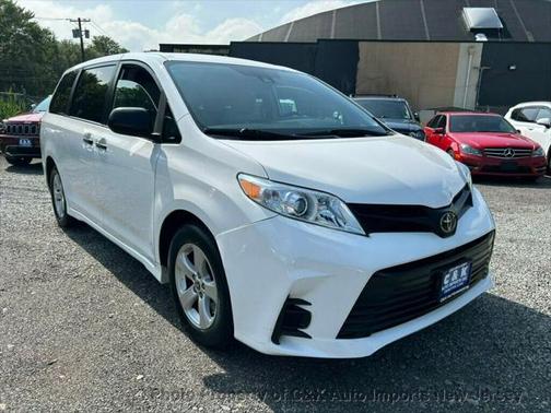 2020 Toyota Sienna SE