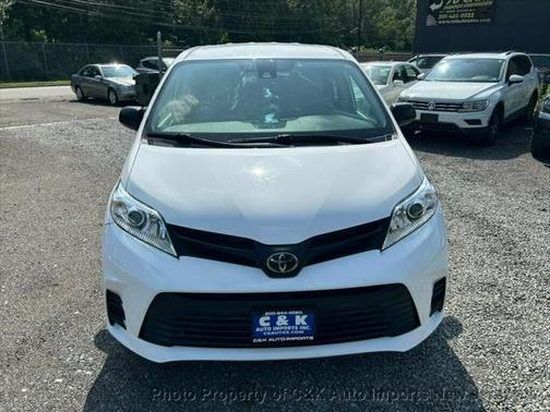 2020 Toyota Sienna SE
