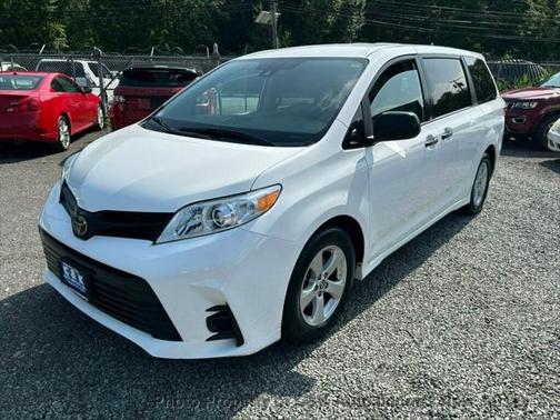 2020 Toyota Sienna SE
