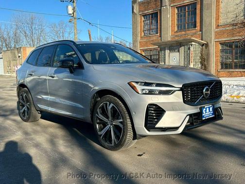 2022 Volvo XC60 Recharge Plug-In Hybrid T8 R-Design