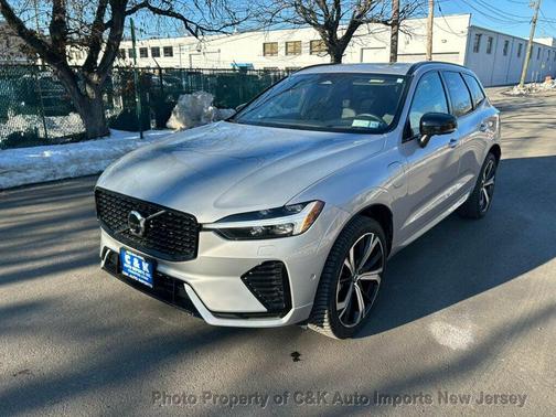 2022 Volvo XC60 Recharge Plug-In Hybrid T8 R-Design