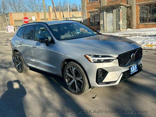 2022 Volvo XC60 Recharge Plug-In Hybrid T8 R-Design