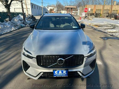 2022 Volvo XC60 Recharge Plug-In Hybrid T8 R-Design