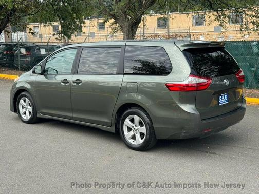 2019 Toyota Sienna SE