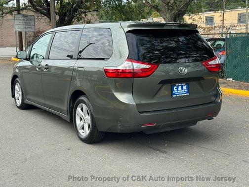 2019 Toyota Sienna SE