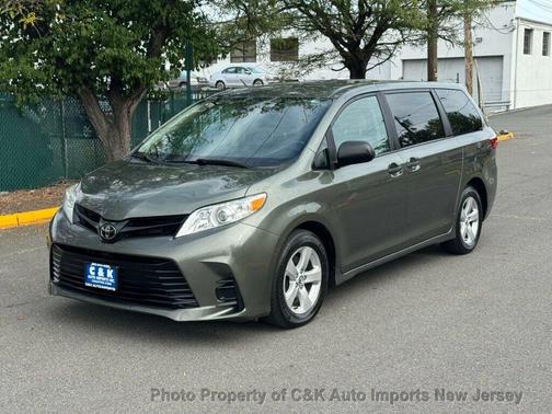 2019 Toyota Sienna SE