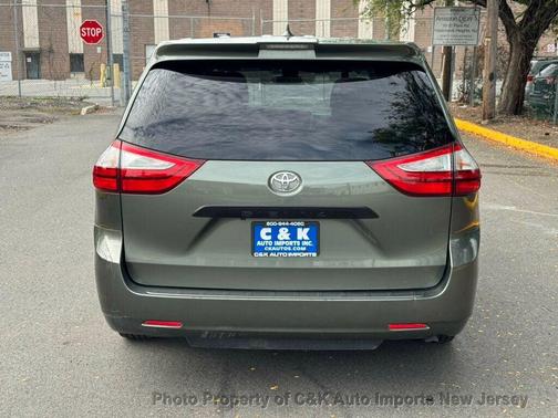 2019 Toyota Sienna SE