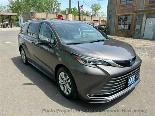 2022 Toyota Sienna Platinum 7 Passenger
