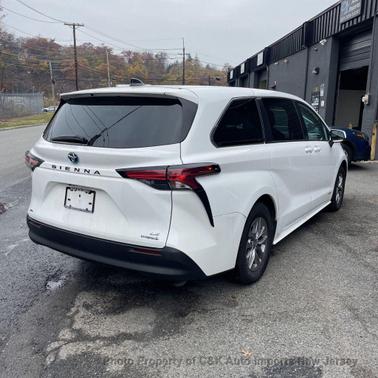 2021 Toyota Sienna LE