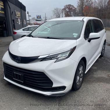 2021 Toyota Sienna LE