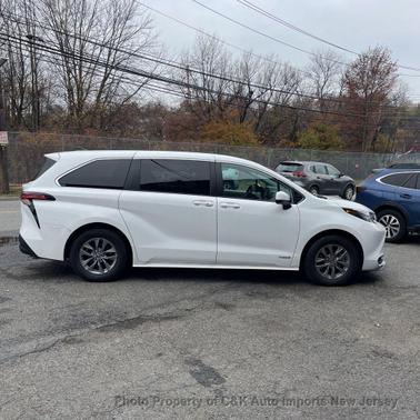 2021 Toyota Sienna LE