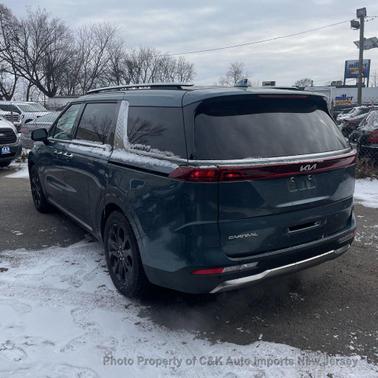 2024 Kia Carnival SX