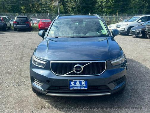 2022 Volvo XC40 T5 Momentum