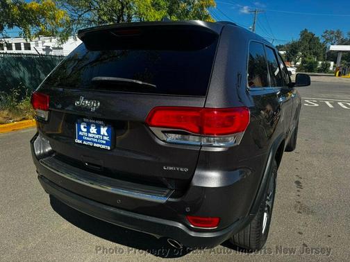 Granite Crystal Metallic Clearcoat 2017 Jeep Grand Cherokee Limited
