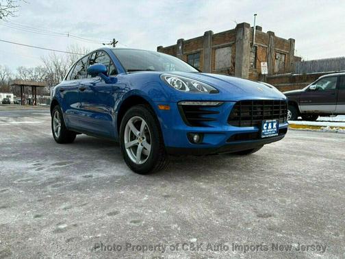 2018 Porsche Macan AWD,PANORAMIC ROOF,BI-XENON LIGHTING,LANE ASSIST,NAVIGATION