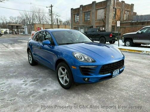 2018 Porsche Macan AWD,PANORAMIC ROOF,BI-XENON LIGHTING,LANE ASSIST,NAVIGATION