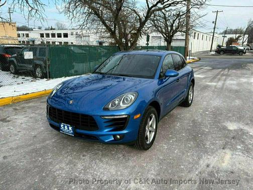 2018 Porsche Macan AWD,PANORAMIC ROOF,BI-XENON LIGHTING,LANE ASSIST,NAVIGATION