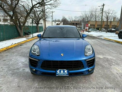 2018 Porsche Macan AWD,PANORAMIC ROOF,BI-XENON LIGHTING,LANE ASSIST,NAVIGATION