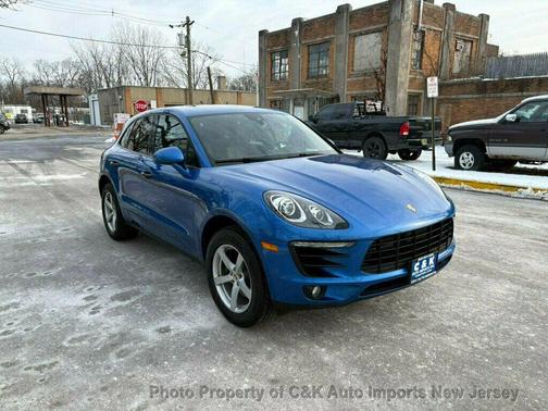 2018 Porsche Macan AWD,PANORAMIC ROOF,BI-XENON LIGHTING,LANE ASSIST,NAVIGATION