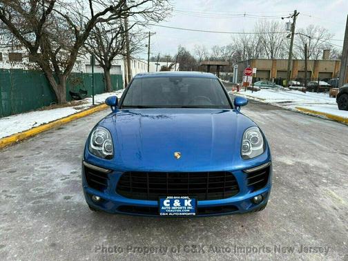 2018 Porsche Macan AWD,PANORAMIC ROOF,BI-XENON LIGHTING,LANE ASSIST,NAVIGATION