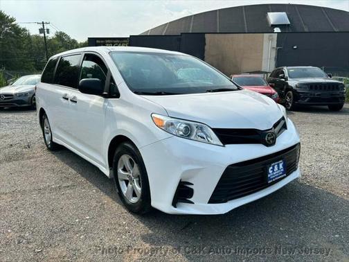 2020 Toyota Sienna SE