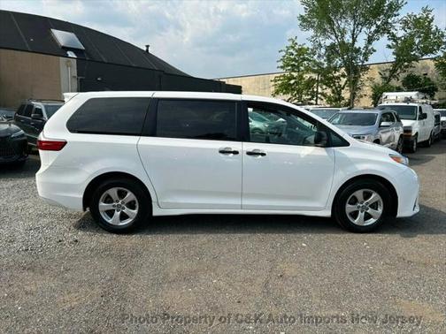 2020 Toyota Sienna SE