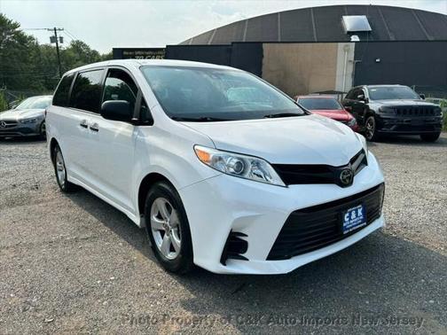 2020 Toyota Sienna SE