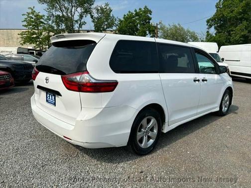 2020 Toyota Sienna SE