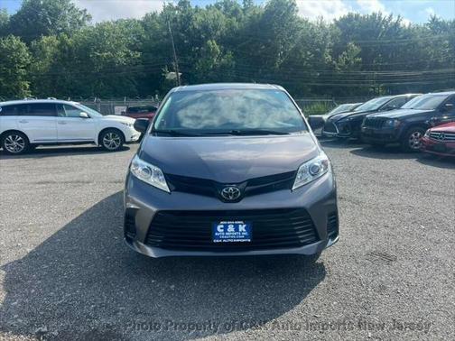 2020 Toyota Sienna SE