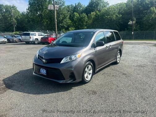 2020 Toyota Sienna SE