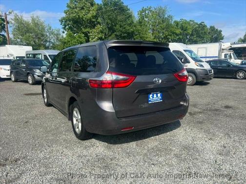 2020 Toyota Sienna SE