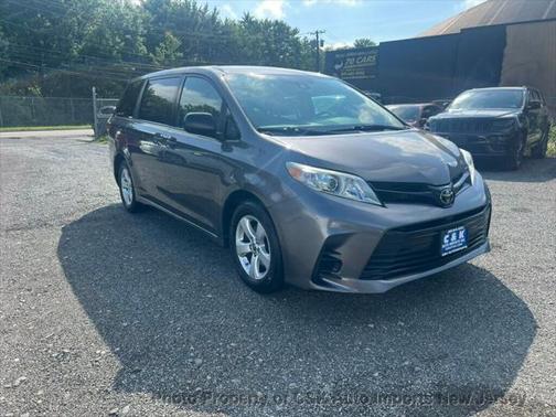 2020 Toyota Sienna SE