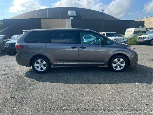 2020 Toyota Sienna SE