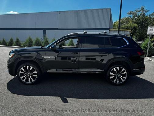 Deep Black Pearl 2022 Volkswagen Atlas 3.6L SEL Premium